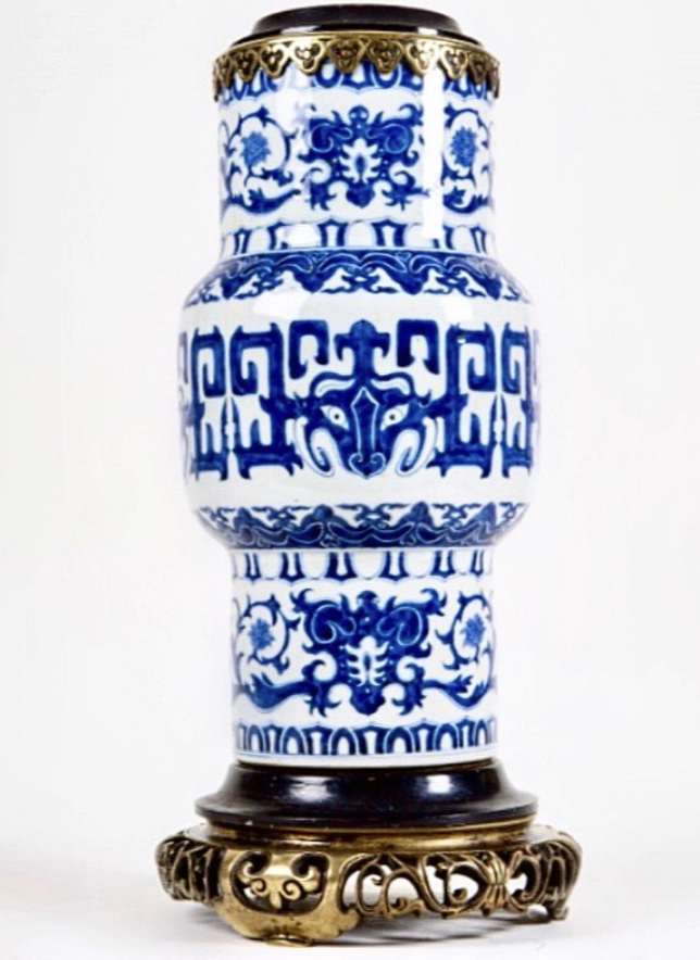 Vase bleu-blanc d'époque Kangxi Vase bleu-blanc d'époque Kangxi